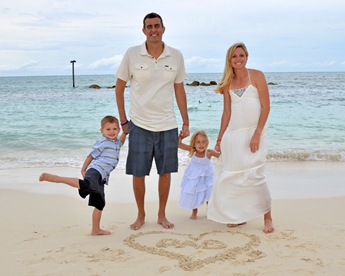 Jack and Jill Foundation family on the beach taking a late stage cancer timeout 