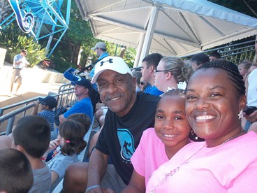 Jack and Jill Foundation family at theme park enjoying a break from late stage cancer 