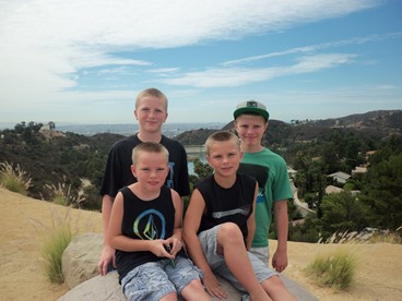 Jack and Jill Foundation family on hike in California enjoying a timeout from late stage cancer 