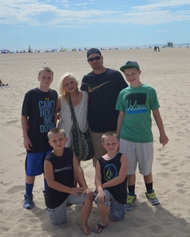 Jack and Jill Foundation family on the beach taking a break from late stage cancer 