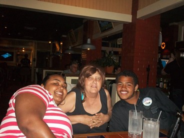 Jack and Jill Foundation family enjoying a meal during their trip 