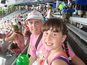 mom and daughter at Sea World making memories that last a lifetime 