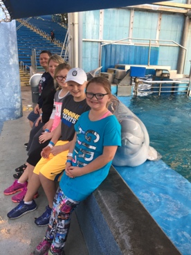 family at outdoor aquarium tank during a JAJF WOW experience 