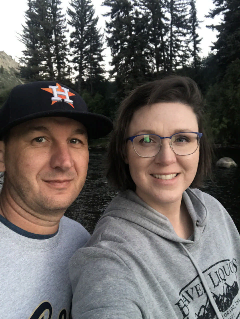 couple taking a selfie enjoying a JAJF break from late stage cancer 