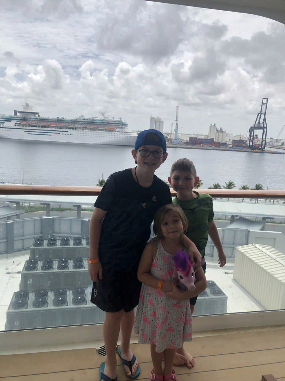 siblings posing on balcony of cruise ship enjoying a JAJF late stage cancer timeout 