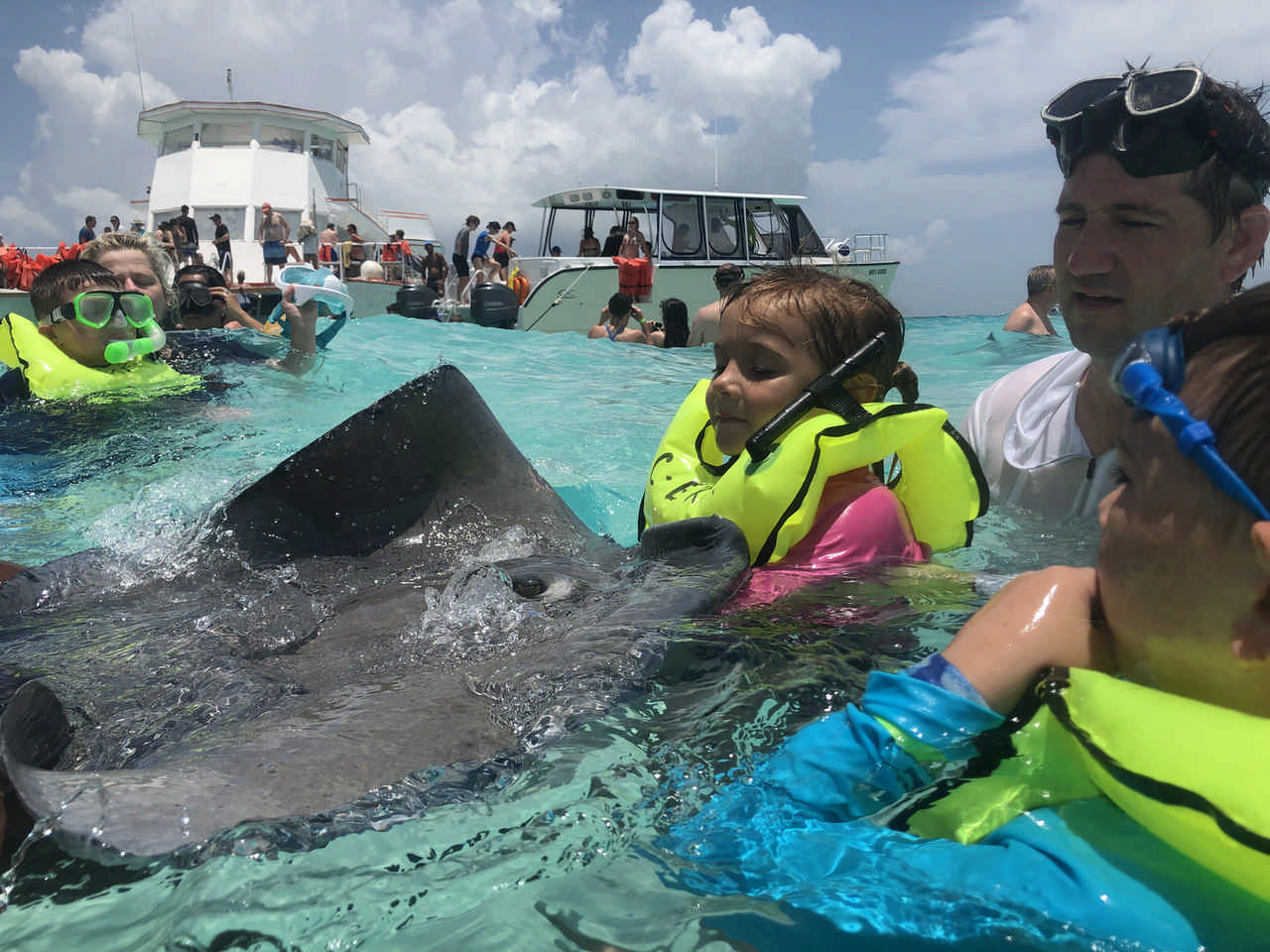 kids in life vests playing with a stingray during a JAJF late stage cancer timeout 