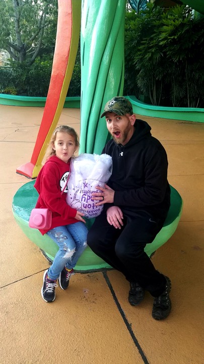 dad and daughter enjoying The Power of WOW experience 