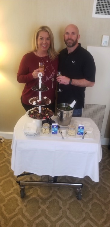 JAJF couple drinking champagne enjoying a WOW experience 