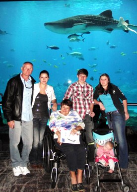 fike-family-at-ga-aquarium 