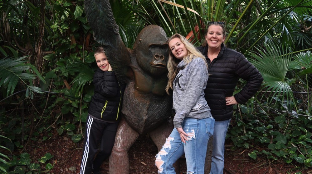 girls posing with gorilla statue on a JAJF WOW experience 