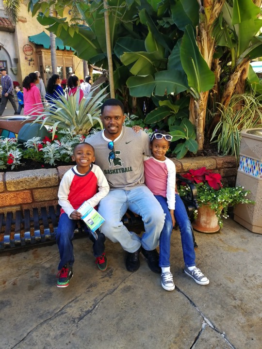 dad and children on bench enjoying The Power of WOW JAJF trip 