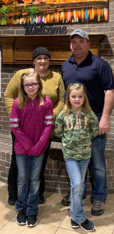 sisters with mom and dad enjoying The Power of WOW experience 